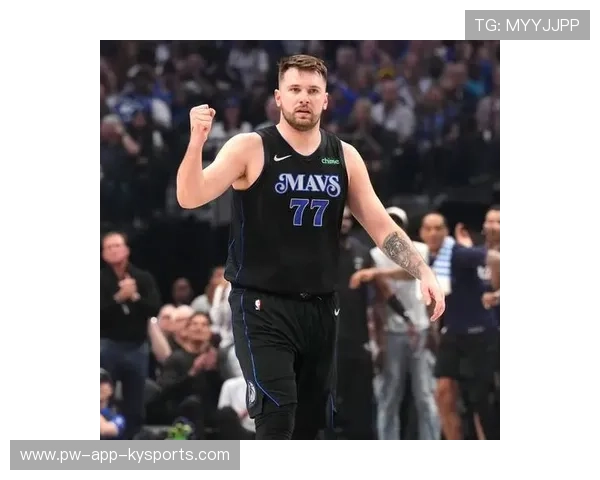 东契奇突破后送出妙传，独行侠攻防两端全面爆发